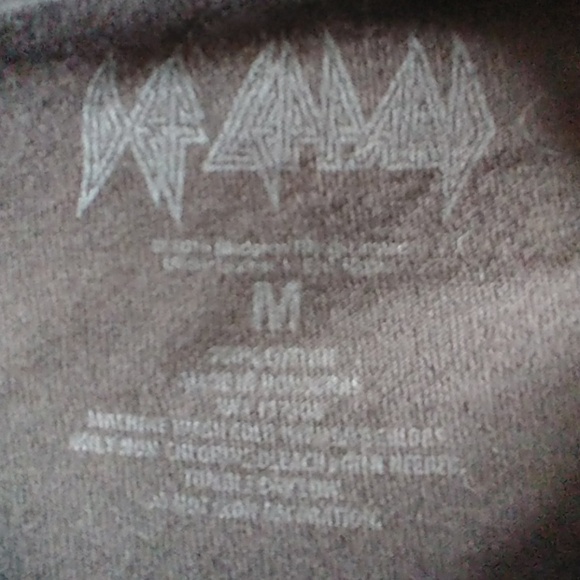 Band Tee Def Leppard Graphic T-shirt Top - Picture 4 of 4